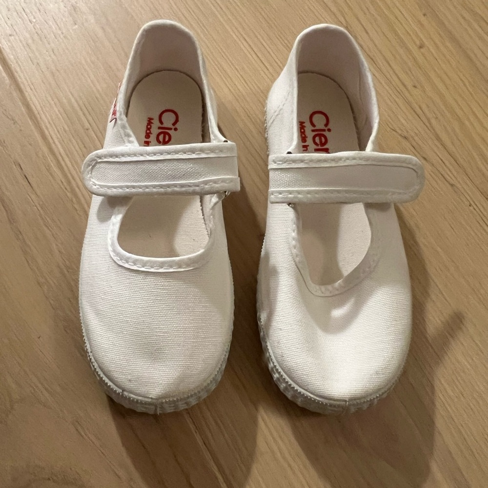Cienta Toddler White Mary Jane Shoes, Size 25
